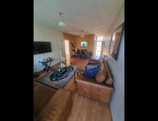 2 BEDROOM APARTMENT FOR SALE IN KEW